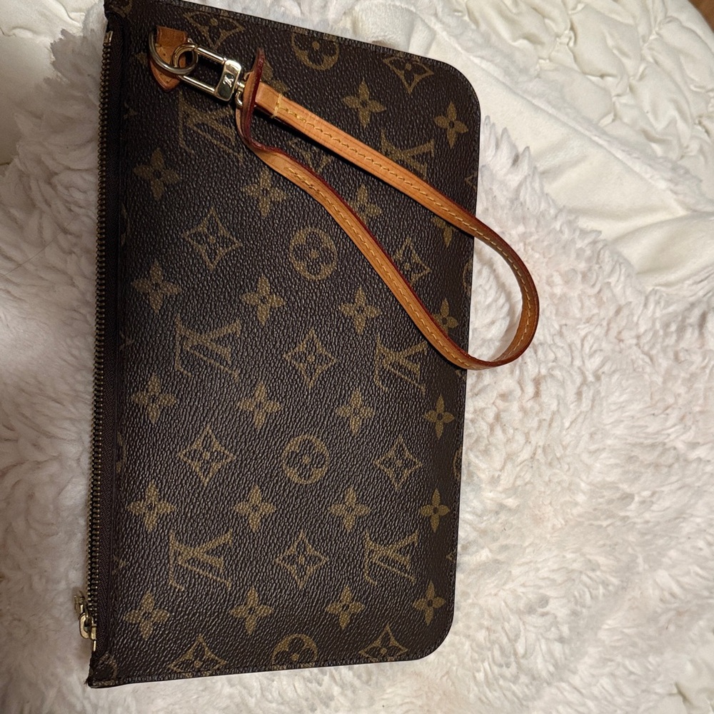 Authentic Louis Vuitton Brown Monogram Clutch - Picture 4 of 8